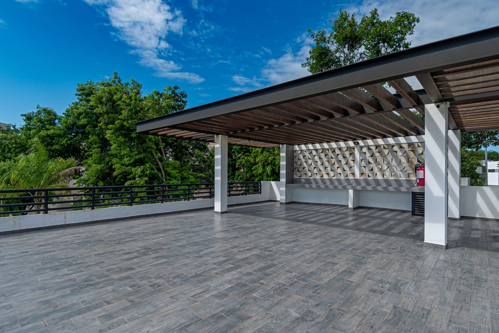 Salón de usos múltiples con terraza